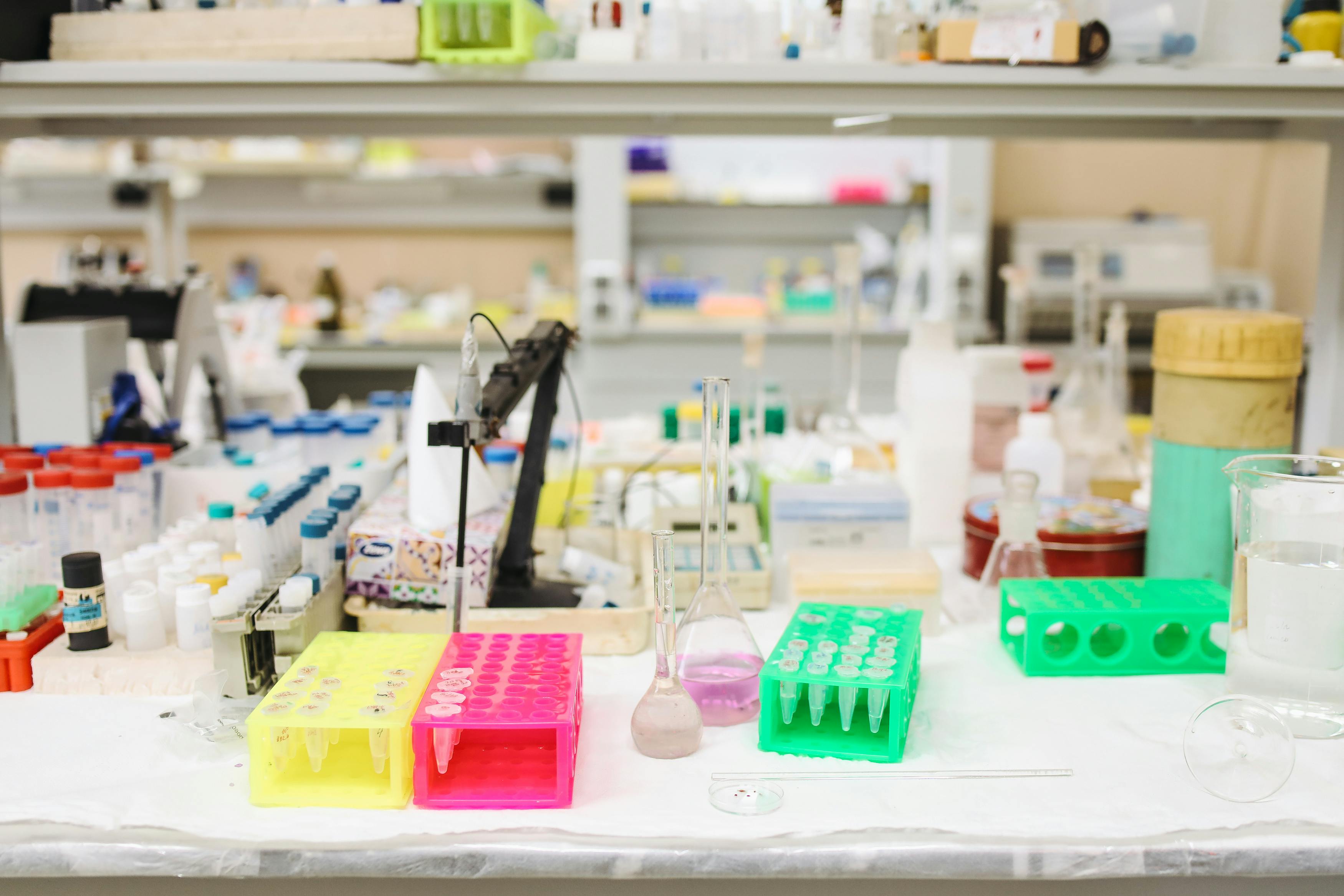 Sterile vs Non-Sterile Labware – GMP Plastic