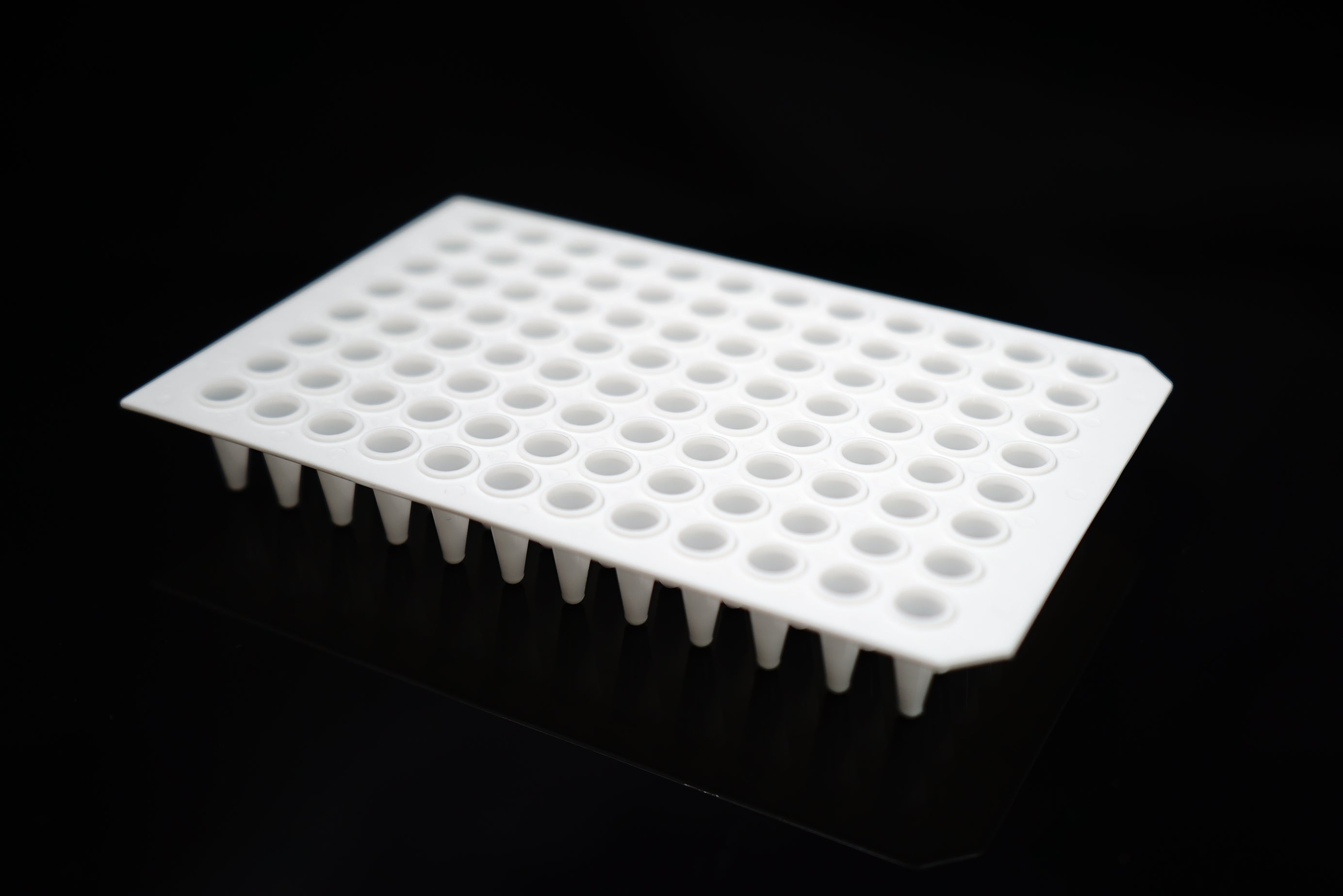 100ul 96 Well PCR Plates, No Skirt, Roche, A12/H12 Notch, White, NEST Scientific 402812