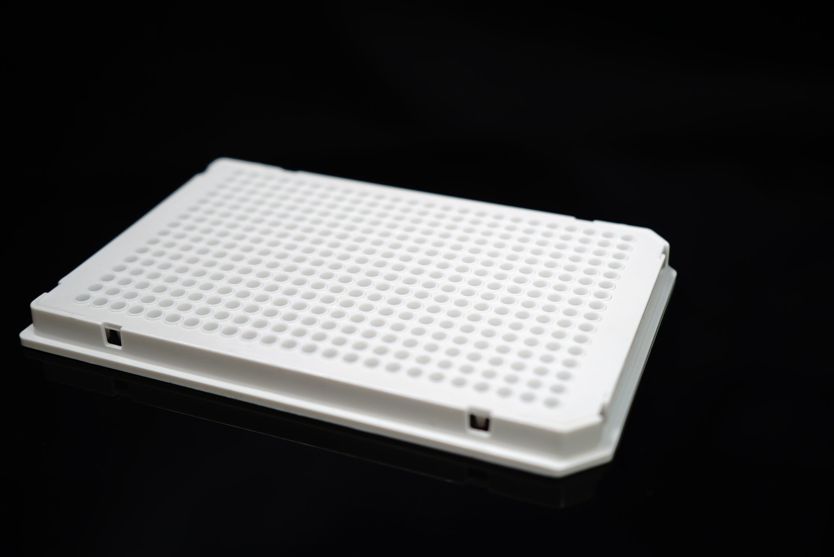 40 μl 384 Well PCR Plates, Semi Skirt, Compatible with Roche Machine, White, NEST Scientific 409033
